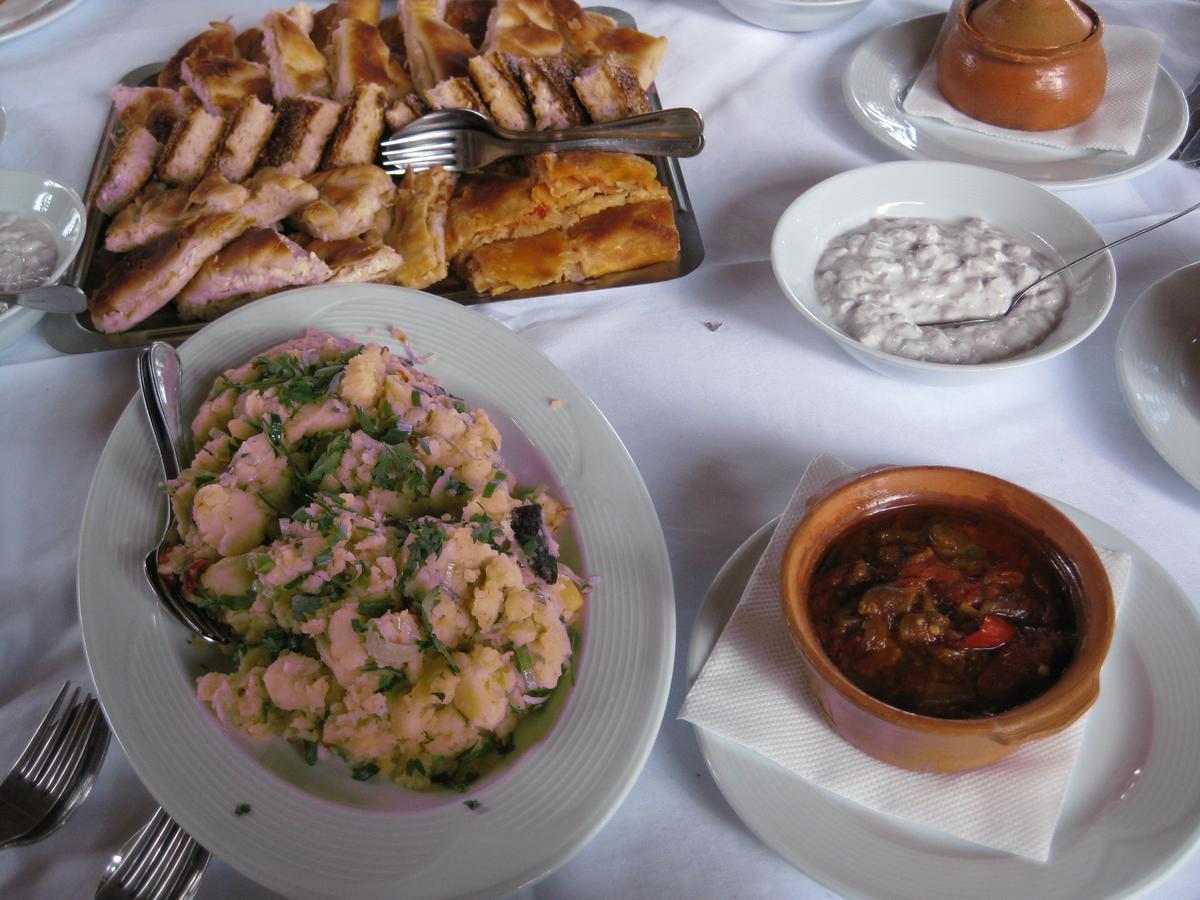Lakeview Hotel And Resort Otesevo Экстерьер фото